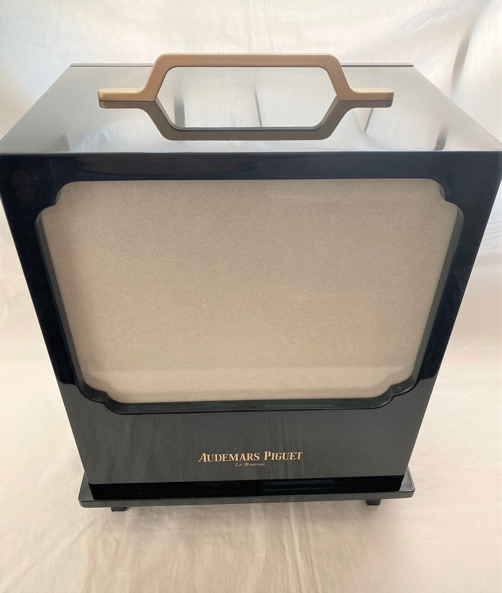 Audemars Piguet 2020 Mid-Autumn Festival lacquered wood cabinet watch display jewelry box