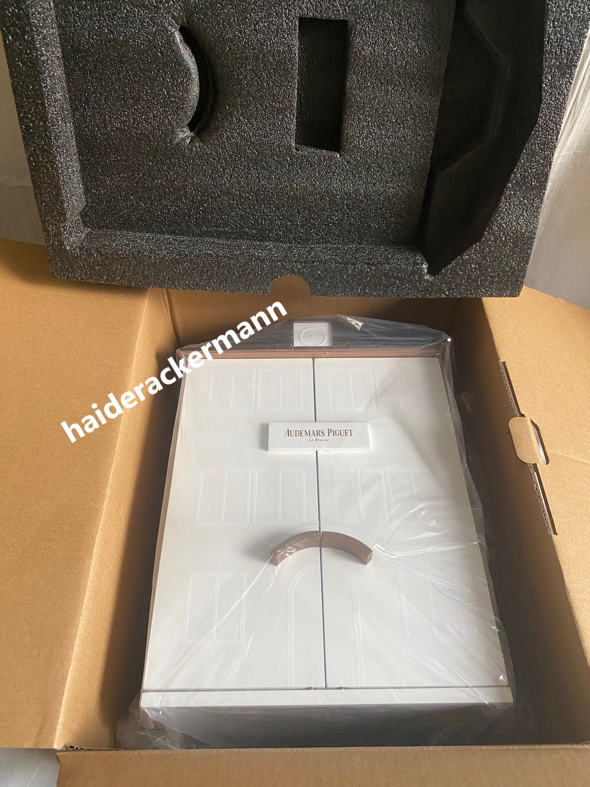 Audemars Piguet 2024 Mid-Autumn Festival AP House watch box with light