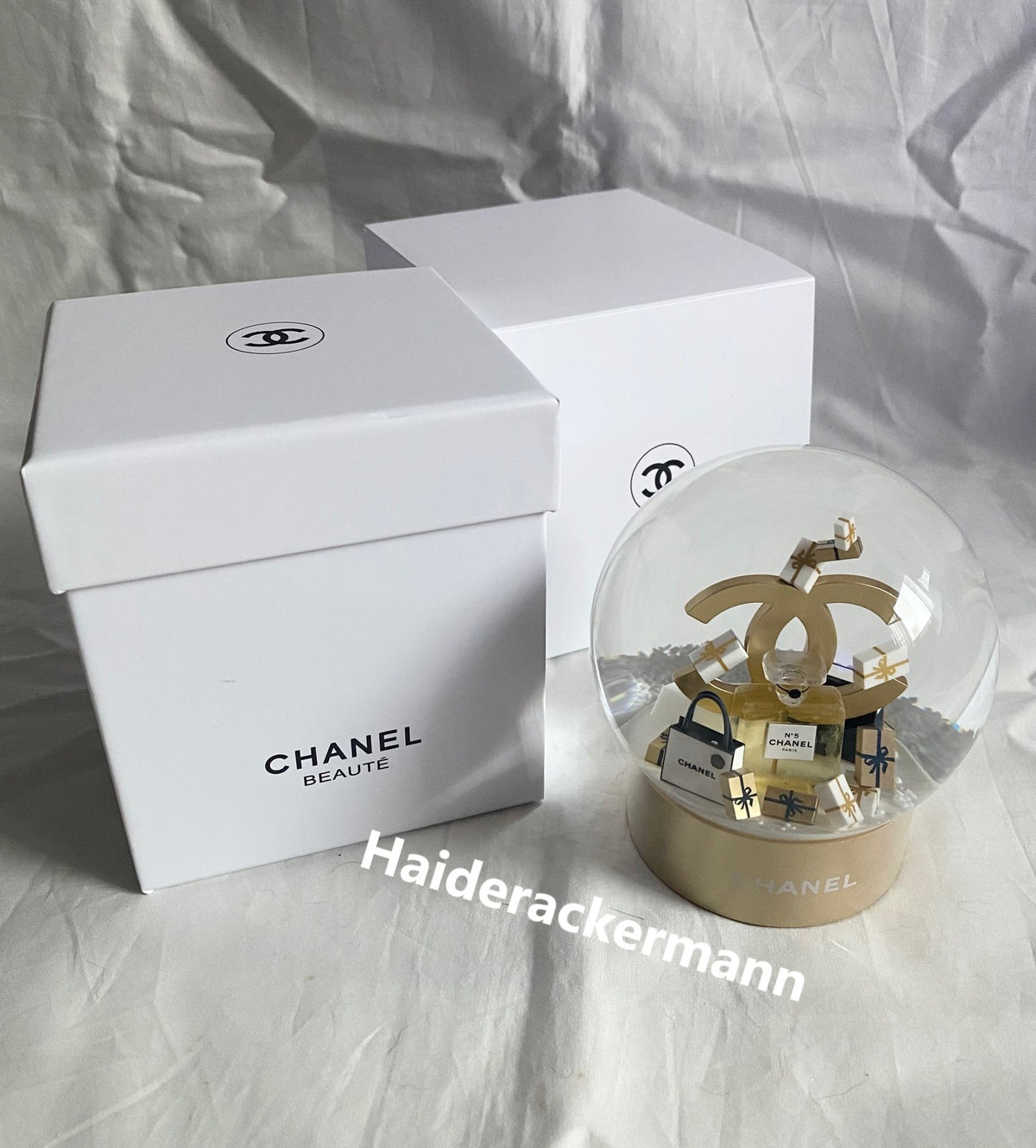 Chanel Beauty 2023 Christmas No 5 perfume snow globe