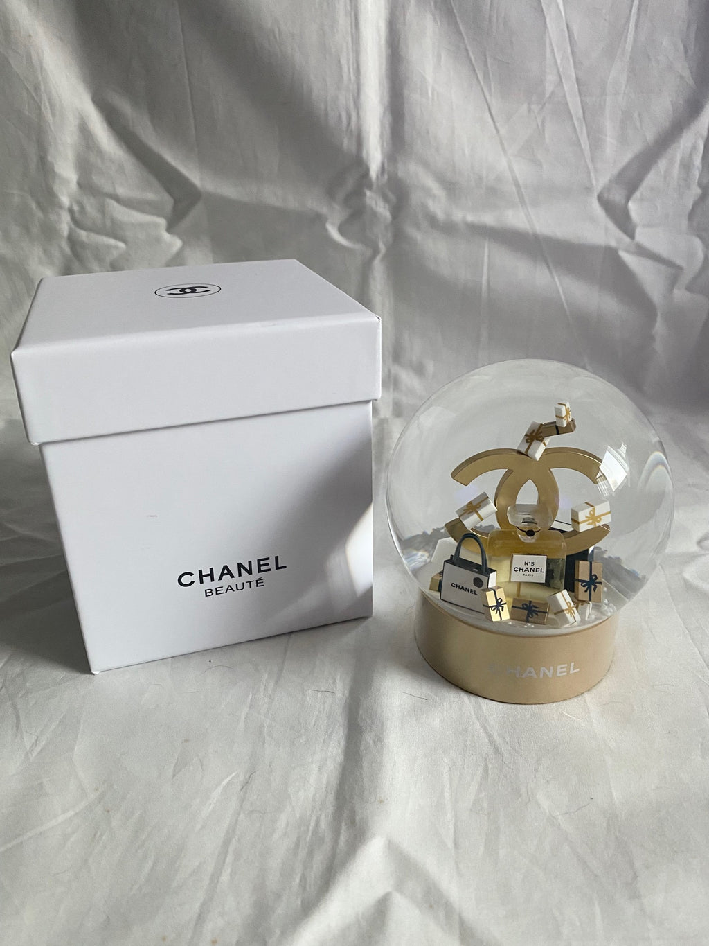 Chanel Beauty 2023 Christmas No 5 perfume snow globe