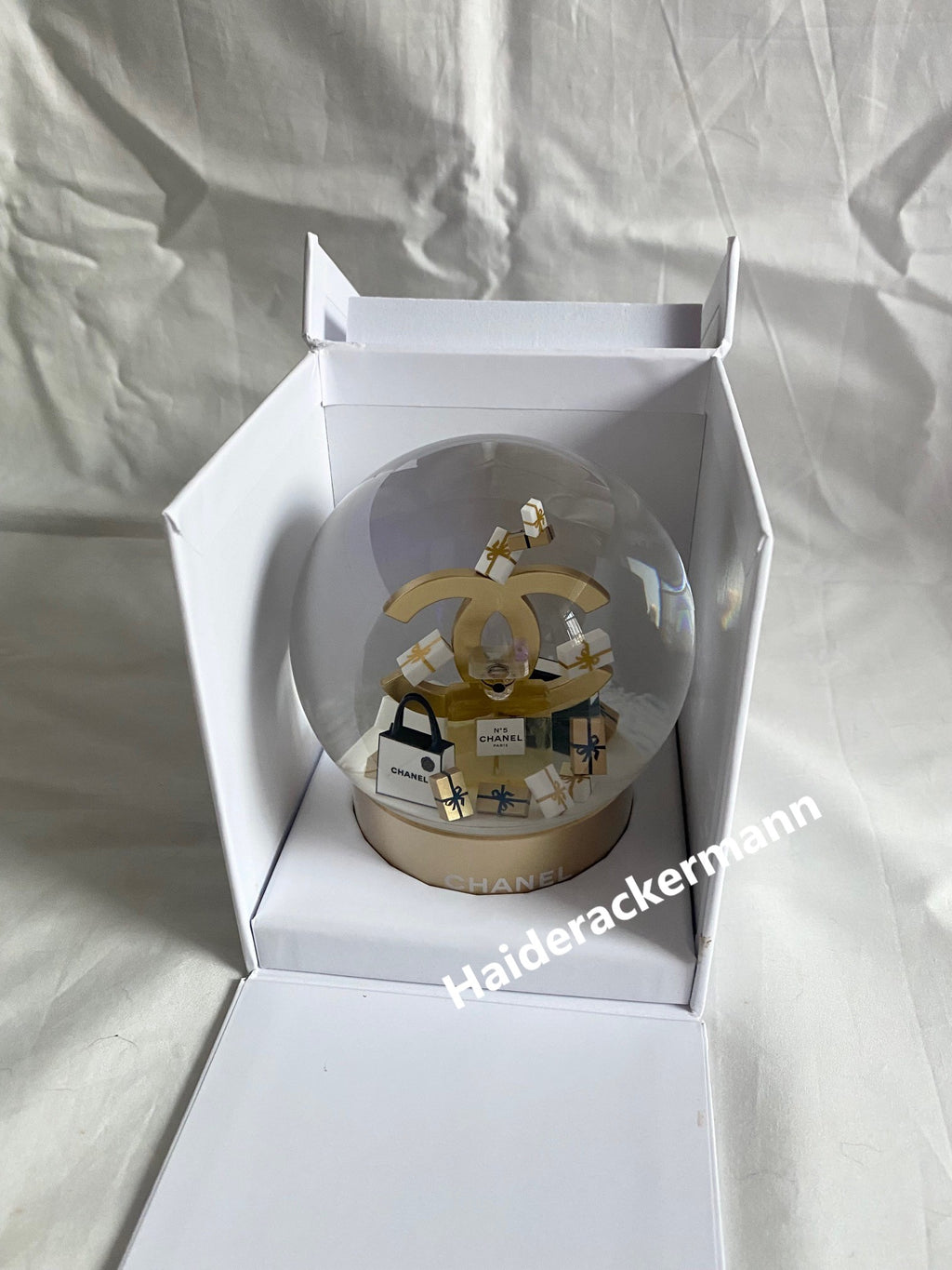 Chanel Beauty 2023 Christmas No 5 perfume snow globe