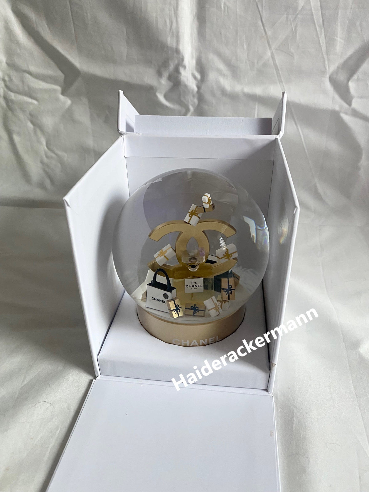 Chanel Beauty 2023 Christmas No 5 perfume snow globe