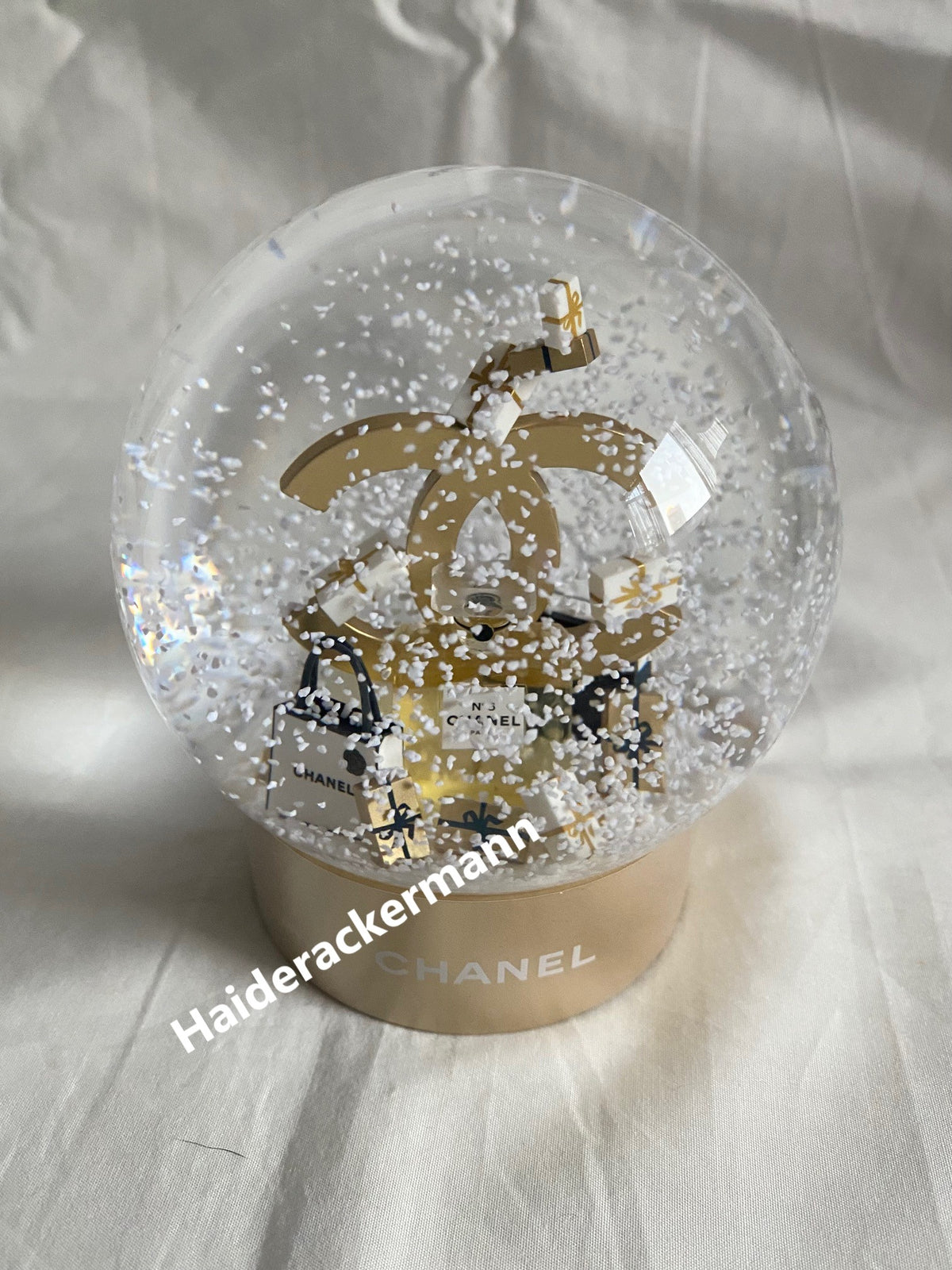 Chanel Beauty 2023 Christmas No 5 perfume snow globe