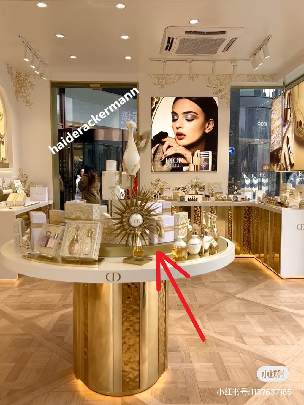 Dior 2024 christmas sun star gold metal stand for window display