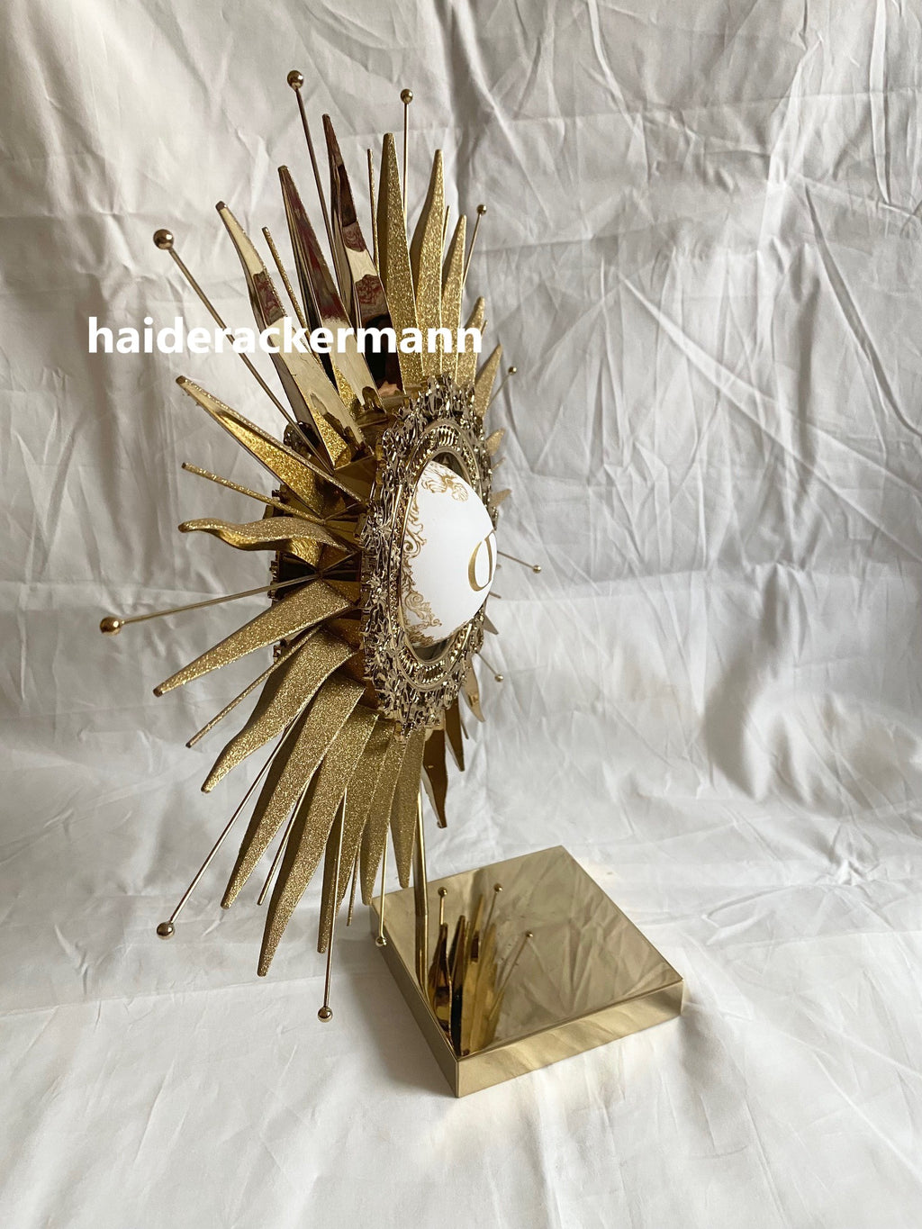 Dior 2024 christmas sun star gold metal stand for window display