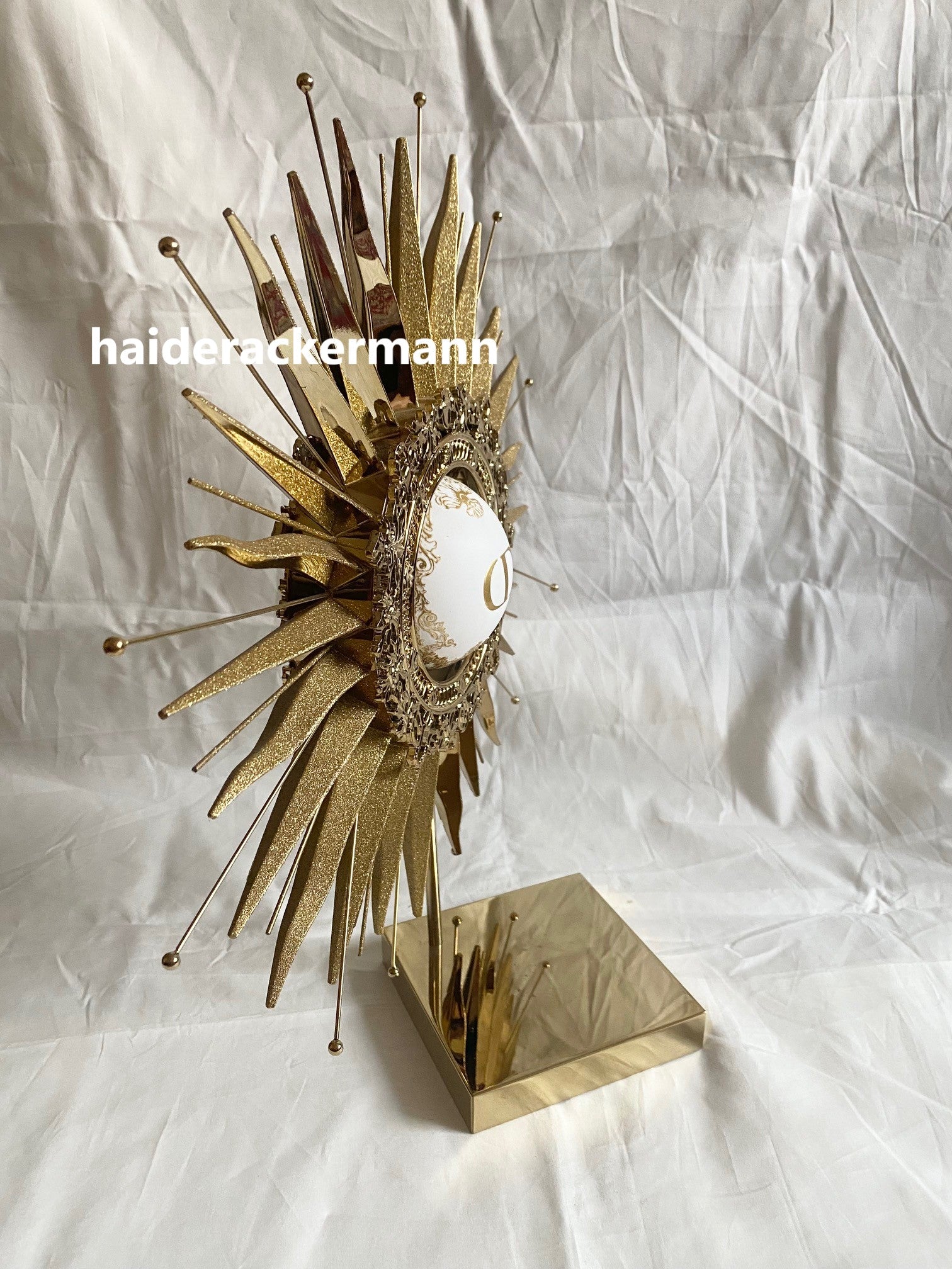 Dior 2024 christmas sun star gold metal stand for window display