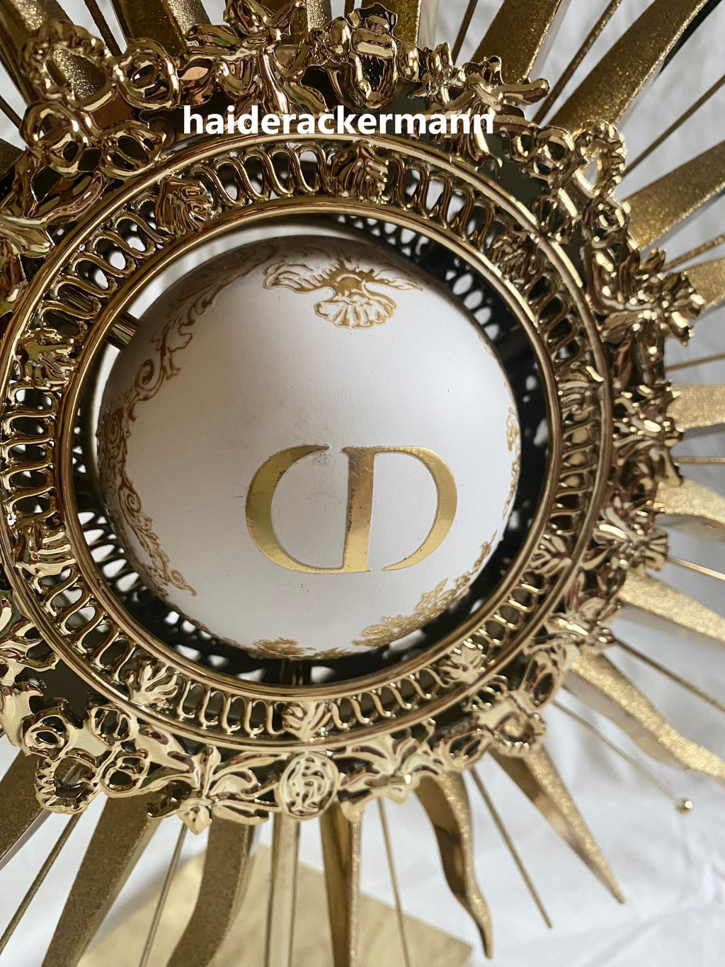 Dior 2024 christmas sun star gold metal stand for window display