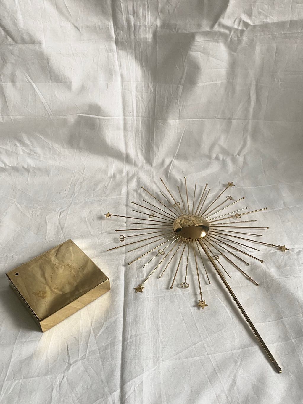 Dior 2024 Christmas CD logo gold metal sun stand for window display