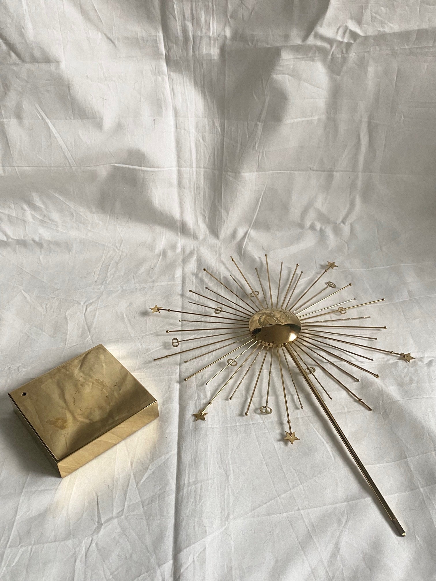 Dior 2024 Christmas CD logo gold metal sun stand for window display