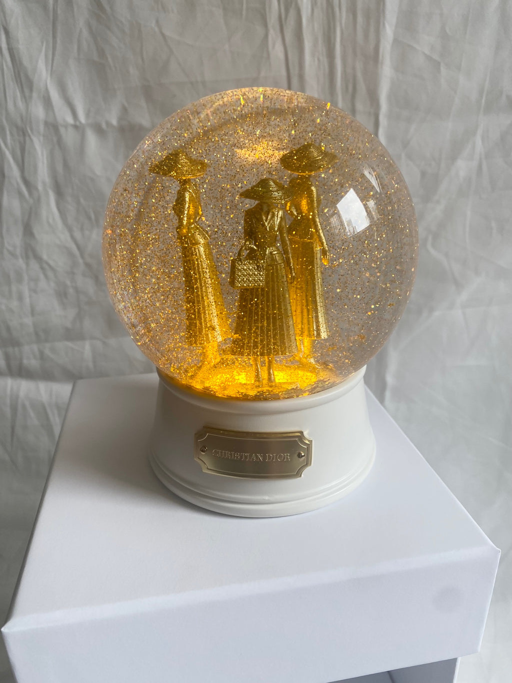 Dior 2025 Christmas new look bar suit model figure snow globe