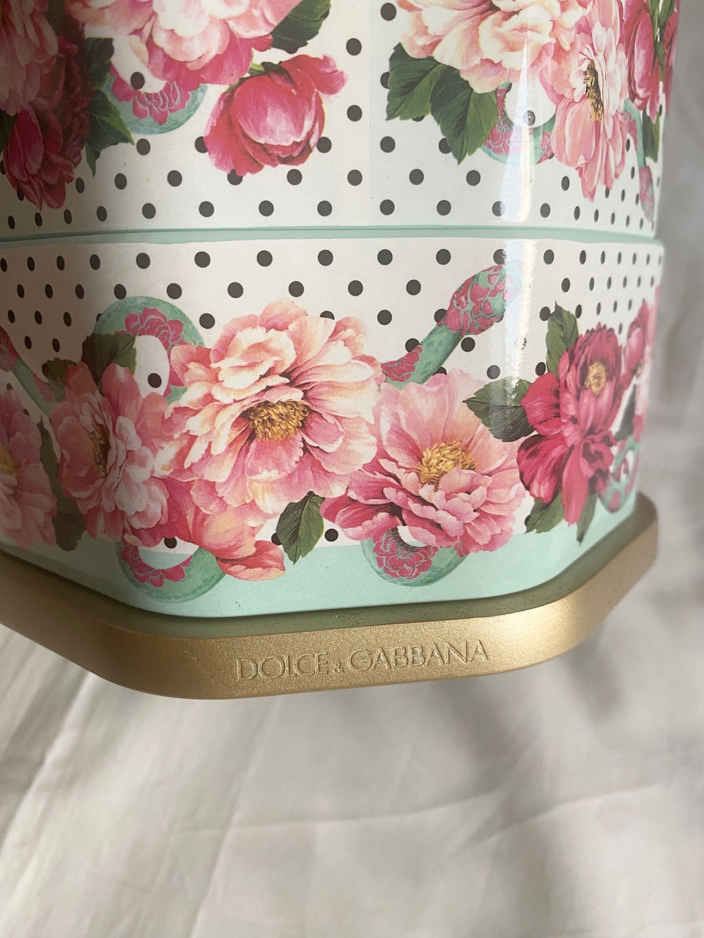 Dolce & Gabbana 2025 Chinese New Year floral candies lunch box with red packets