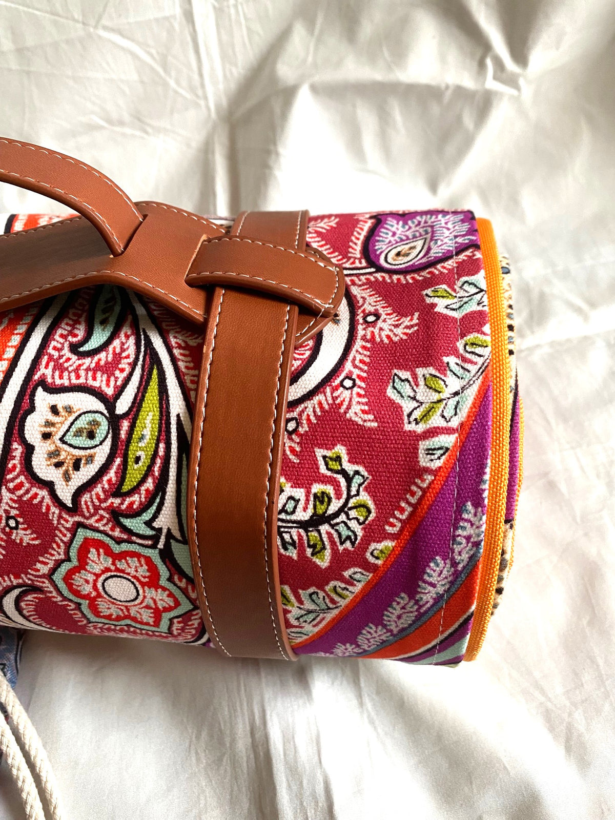 Etro 2021 spring summer paisley pattern large picnic blanket with leather handle