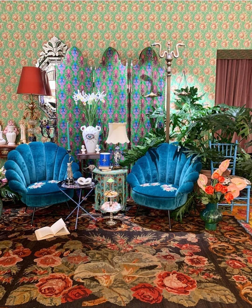 Gucci 2019 F/W Star Eye porcelain vase crafted by Richard Ginori