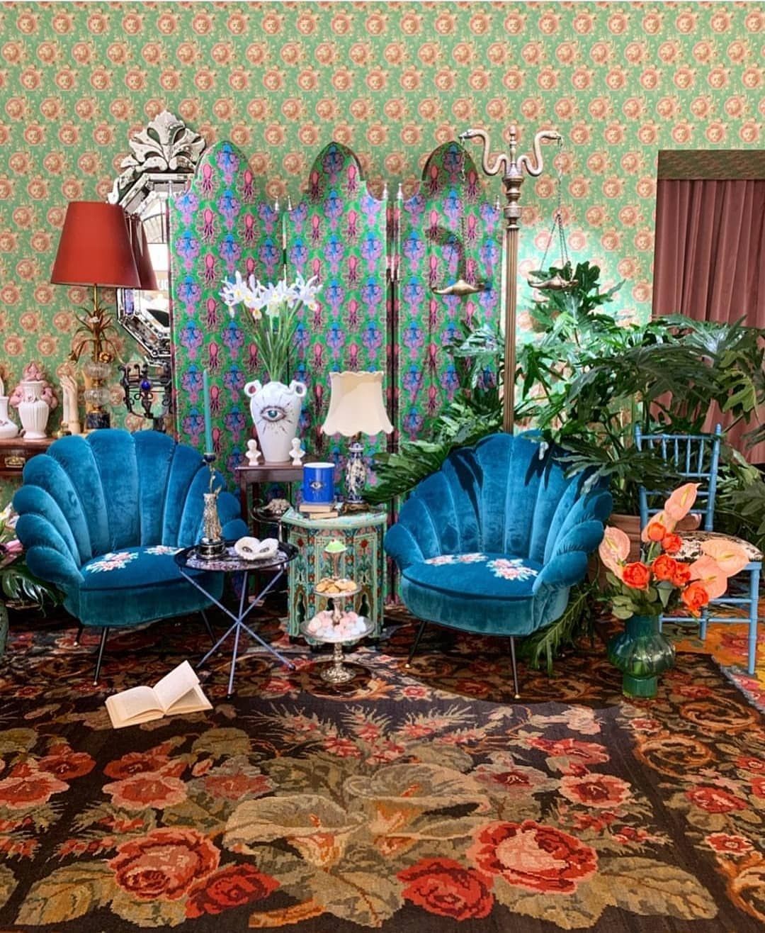 Gucci 2019 F/W Star Eye porcelain vase crafted by Richard Ginori