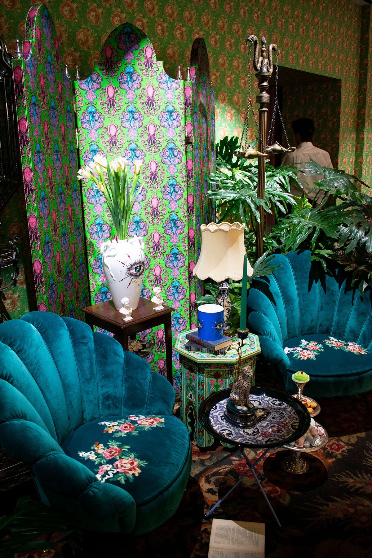 Gucci 2019 F/W Star Eye porcelain vase crafted by Richard Ginori