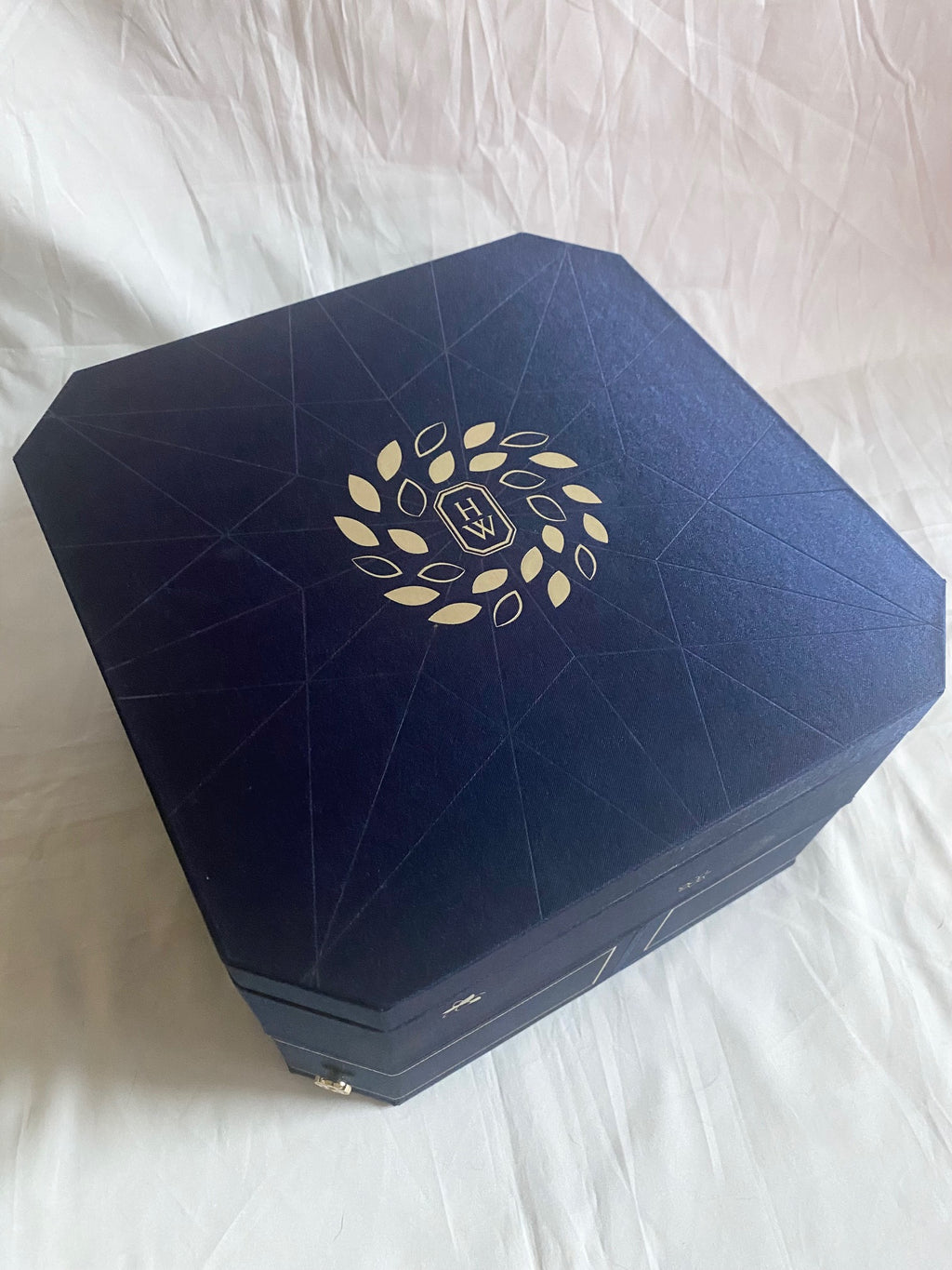Harry Winston 2025 Mid-Autumn festival tea cups & wooden plate box set