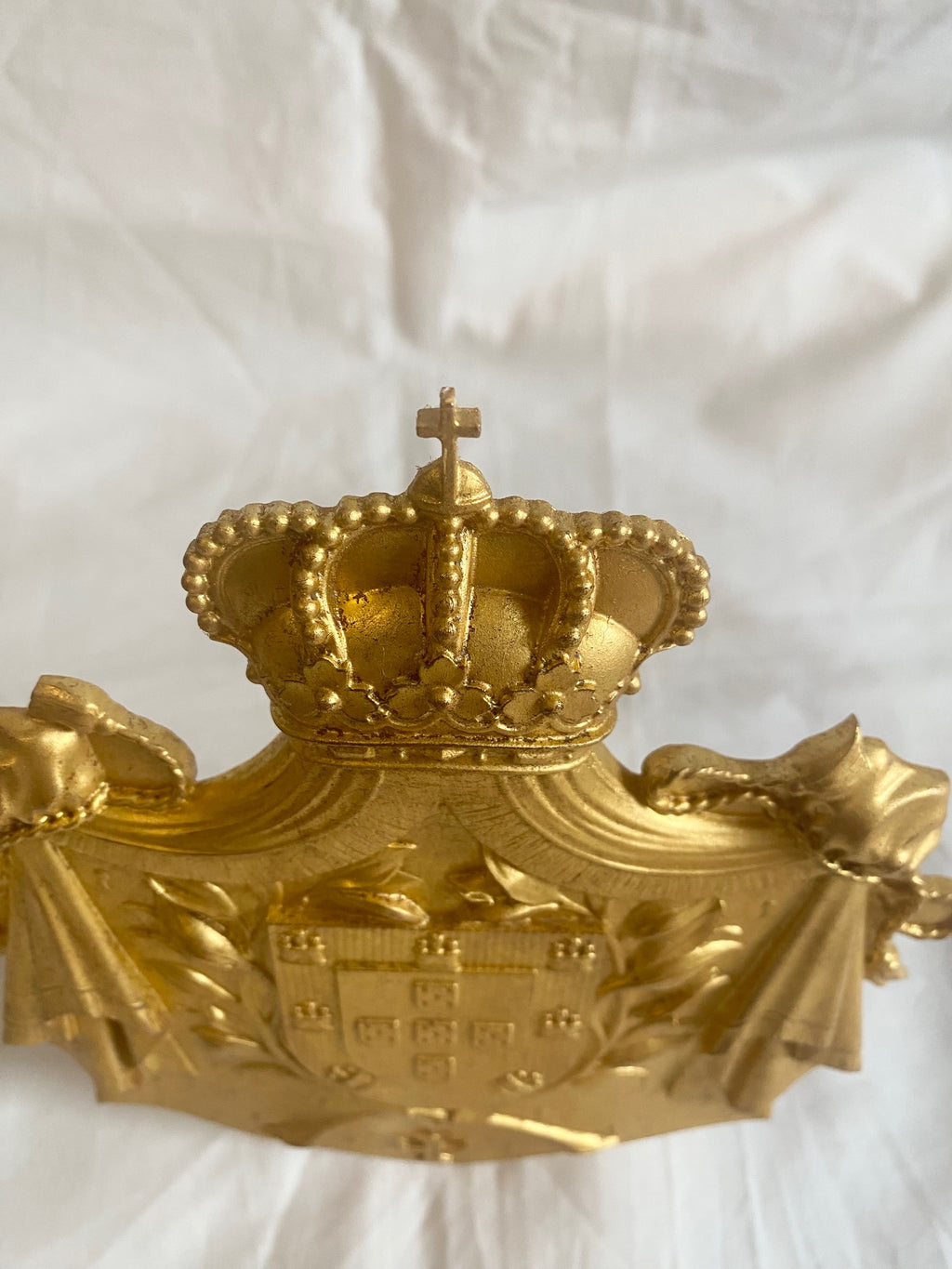 Cartier 2019 gold family crest stand for store display