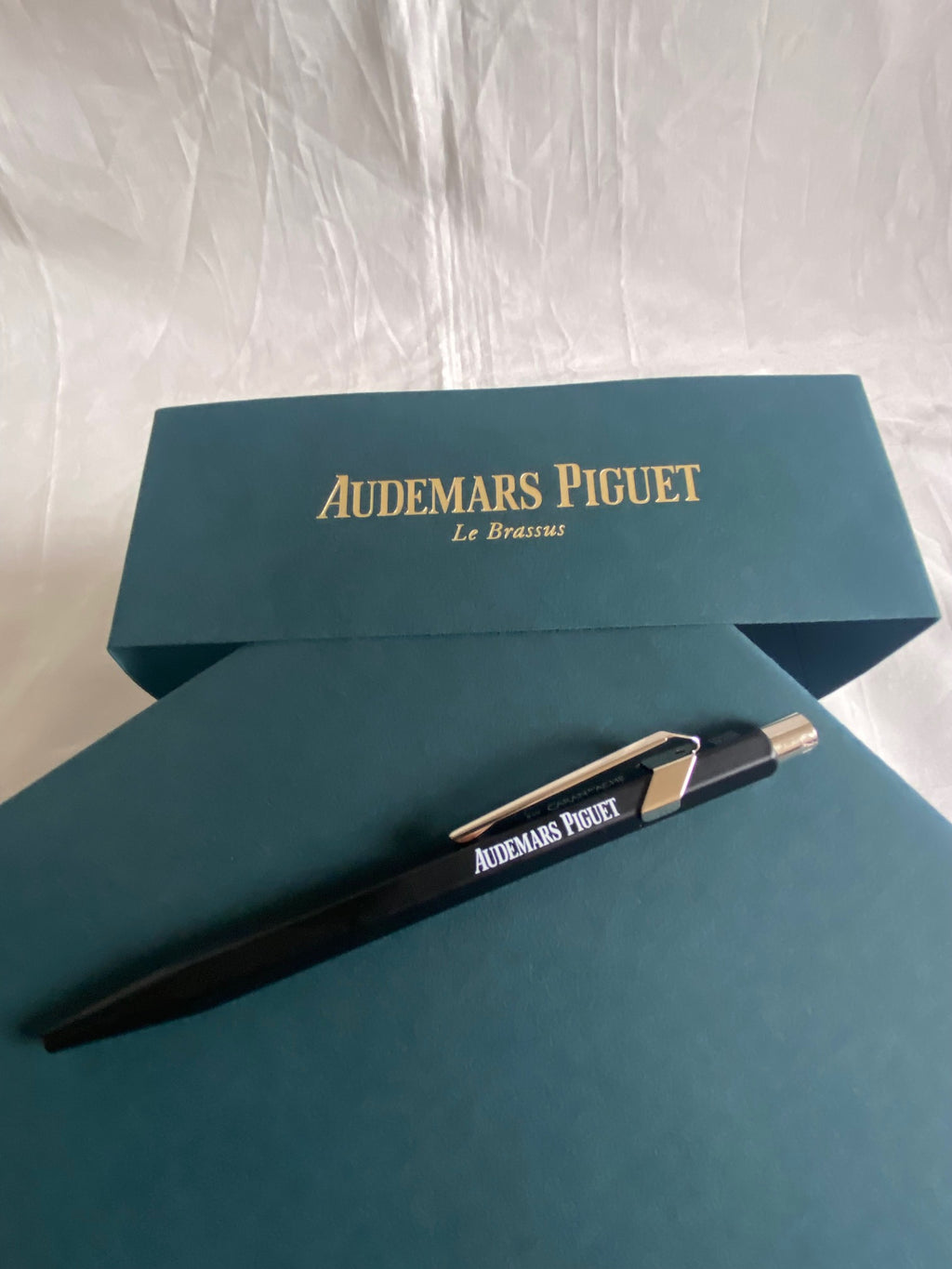 Audemars Piguet watchmaker loupe pen AP logo pin card holder & book kit set