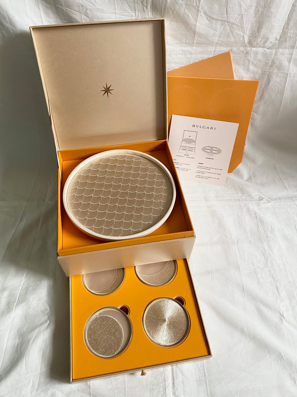 Bvlgari 2026 Mid-Autumn Festival Diva's Dream fan-shaped embroidered jewelry display tray box set