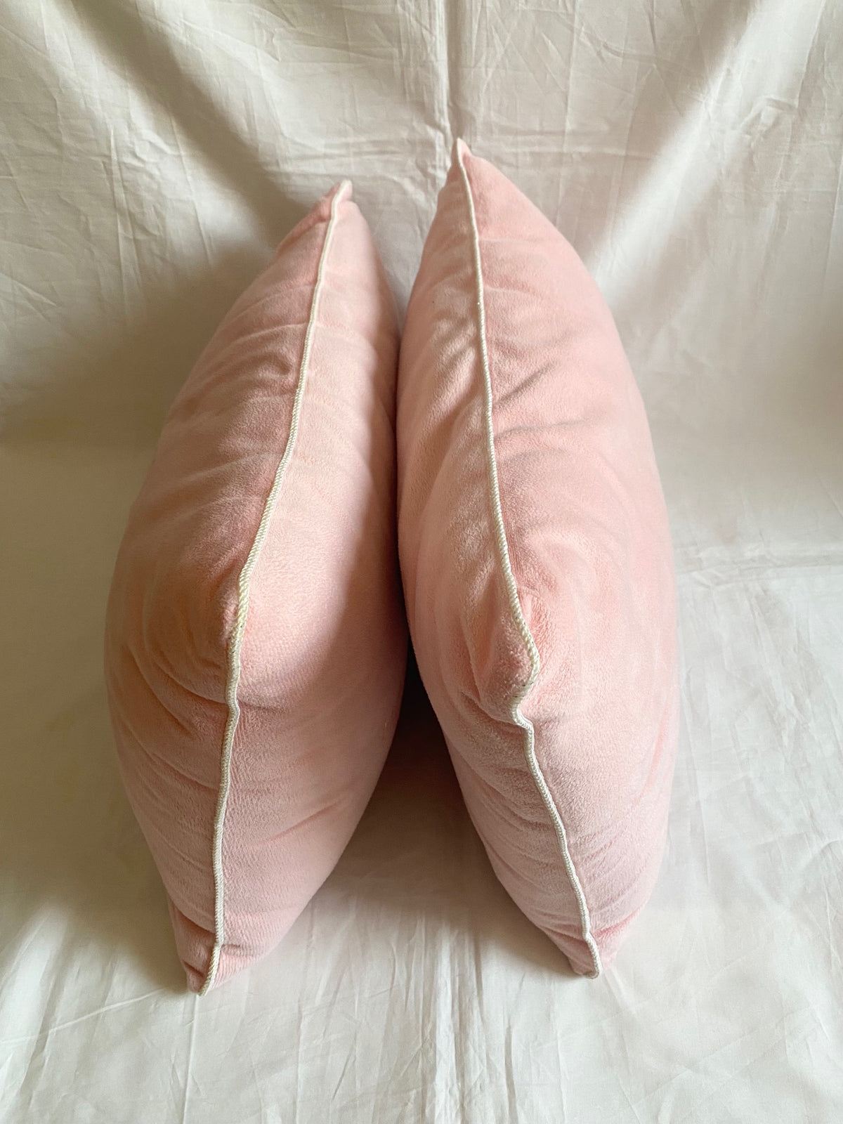 Harry Winston 2021/ 2022 Shanghai event props - pairs of pink cushion