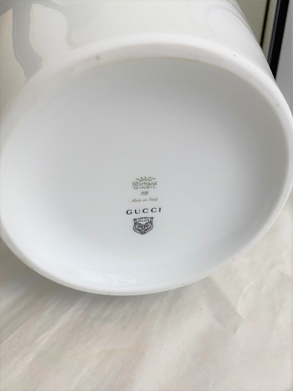 Gucci 2019 F/W Star Eye porcelain vase crafted by Richard Ginori