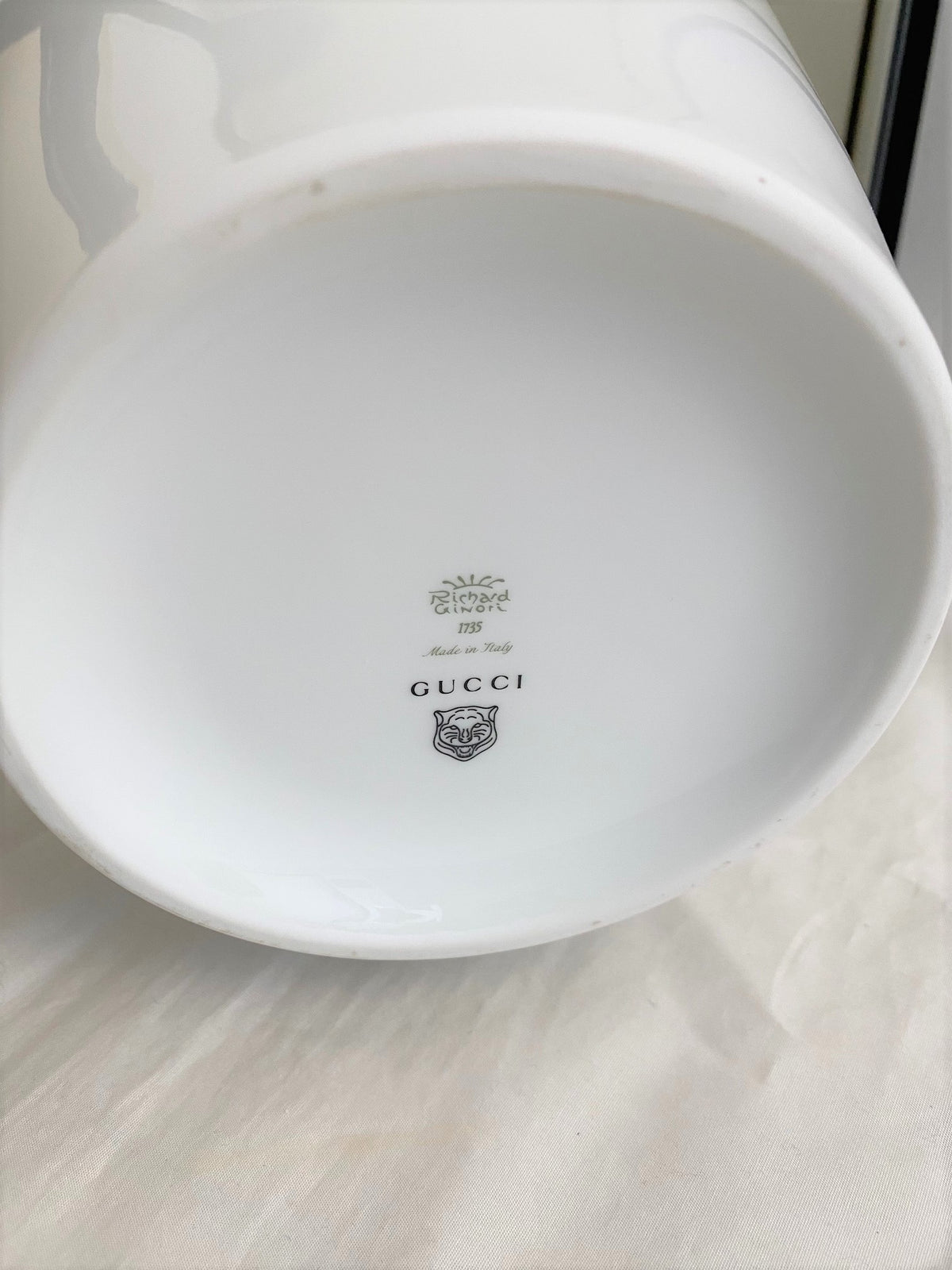 Gucci 2019 F/W Star Eye porcelain vase crafted by Richard Ginori