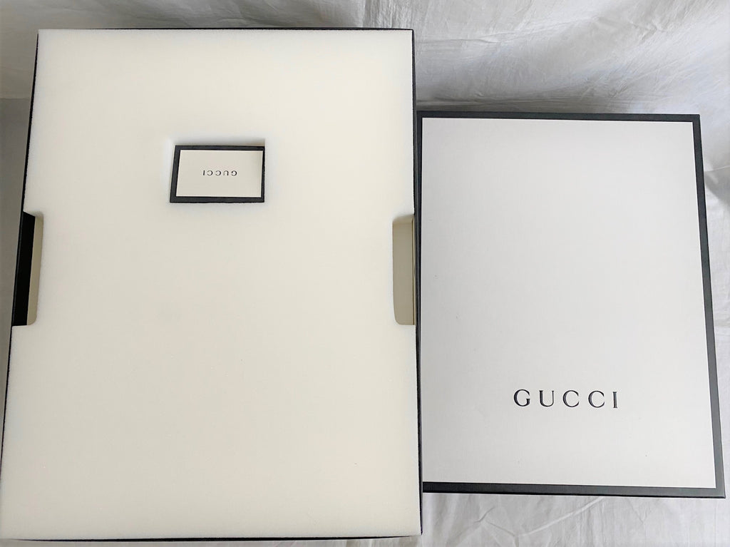 Gucci 2019 F/W Star Eye porcelain vase crafted by Richard Ginori
