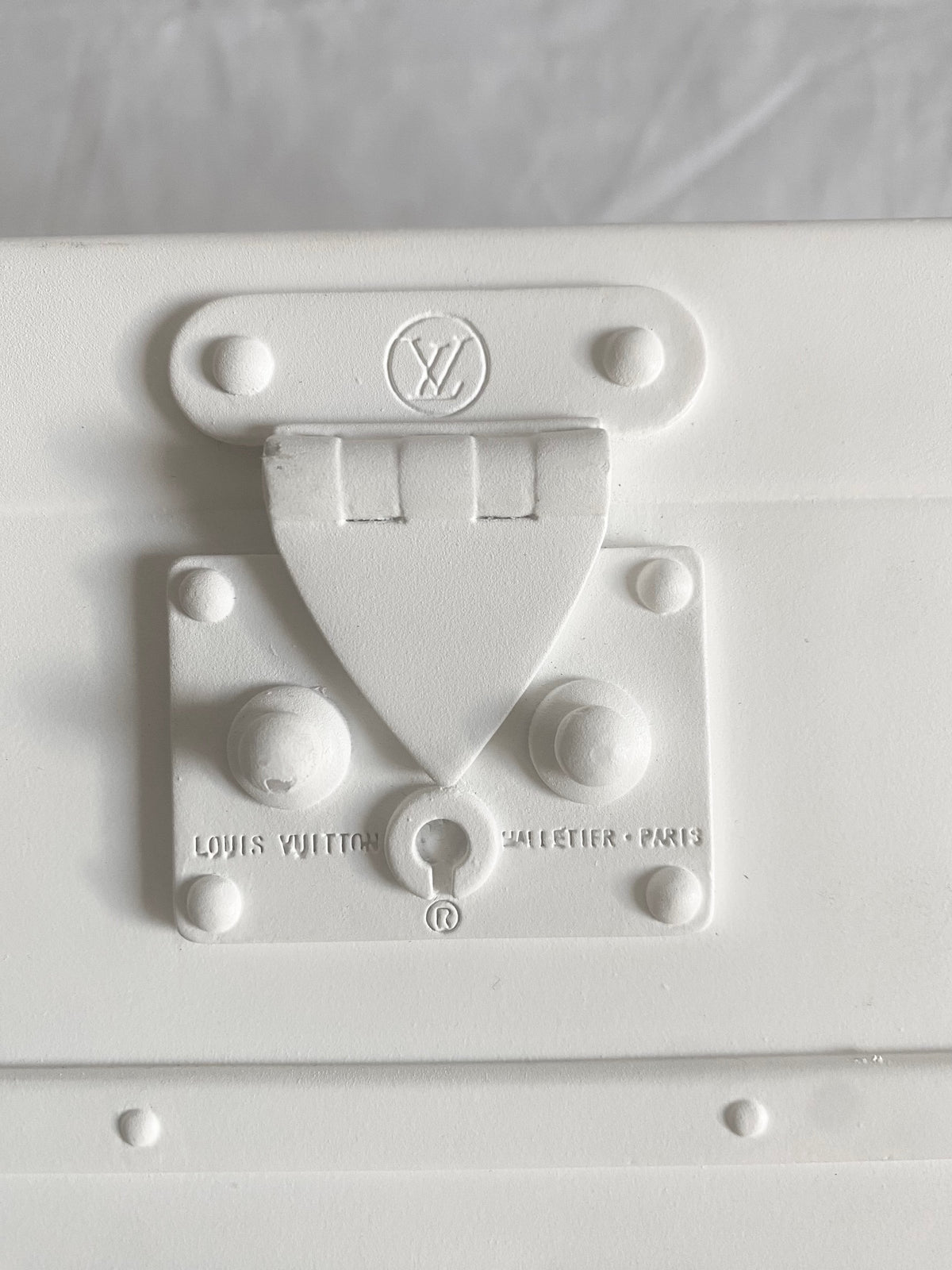 Louis Vuitton 2020 Christmas window display white trunk