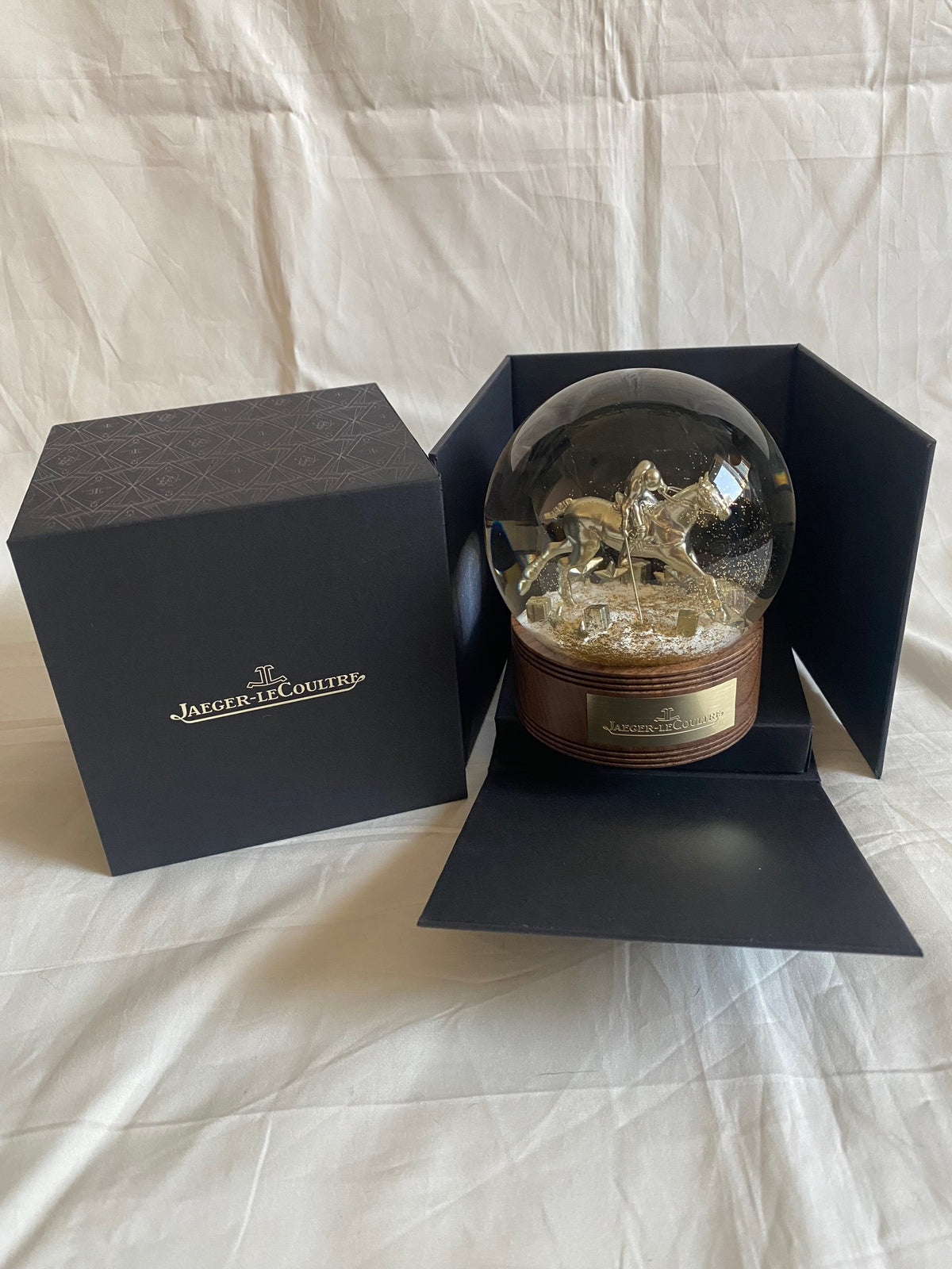 Jaeger-LeCoultre 2025 Christmas snow globe