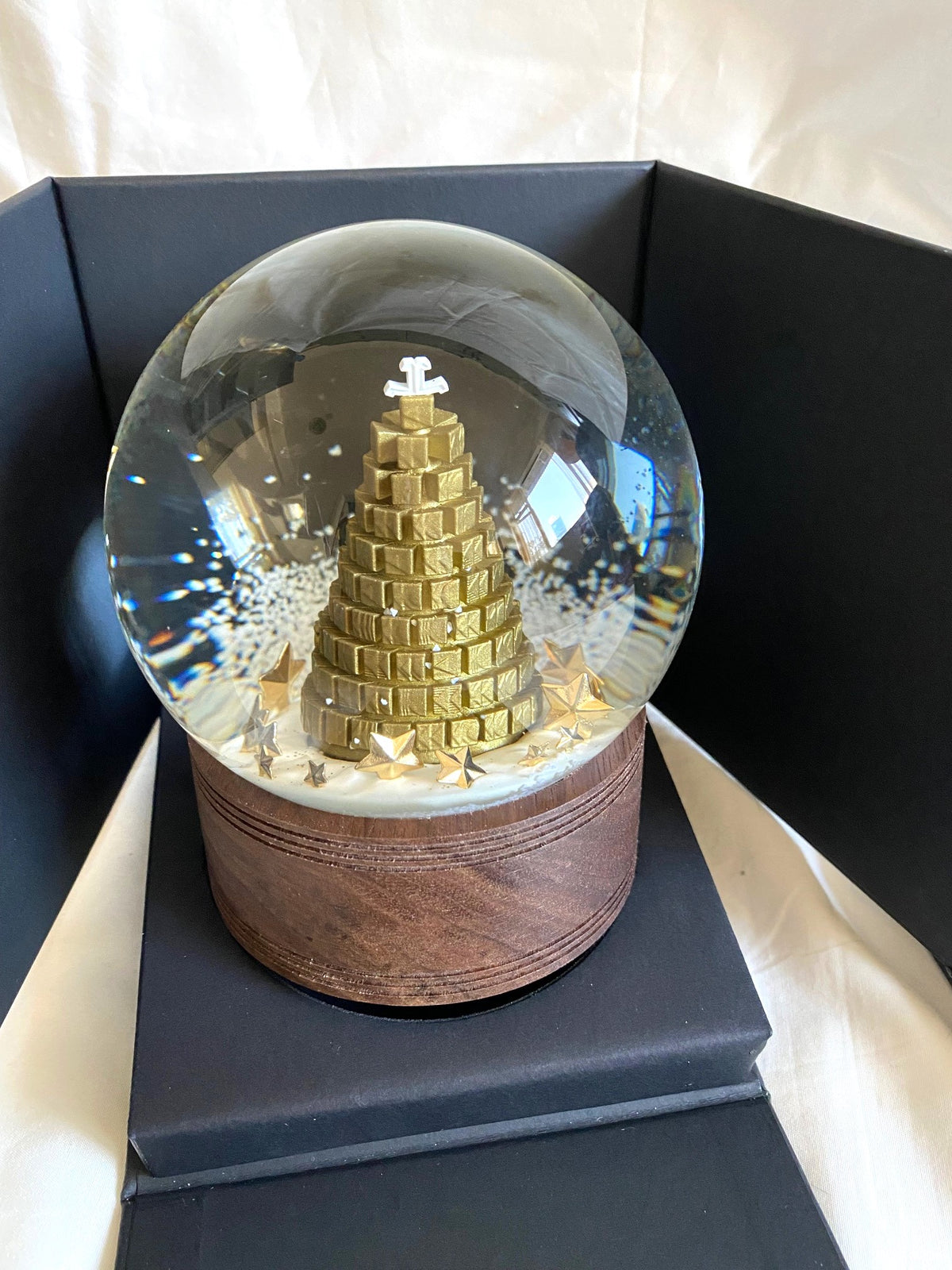 Jaeger-LeCoultre 2022 Christmas tree snow globe