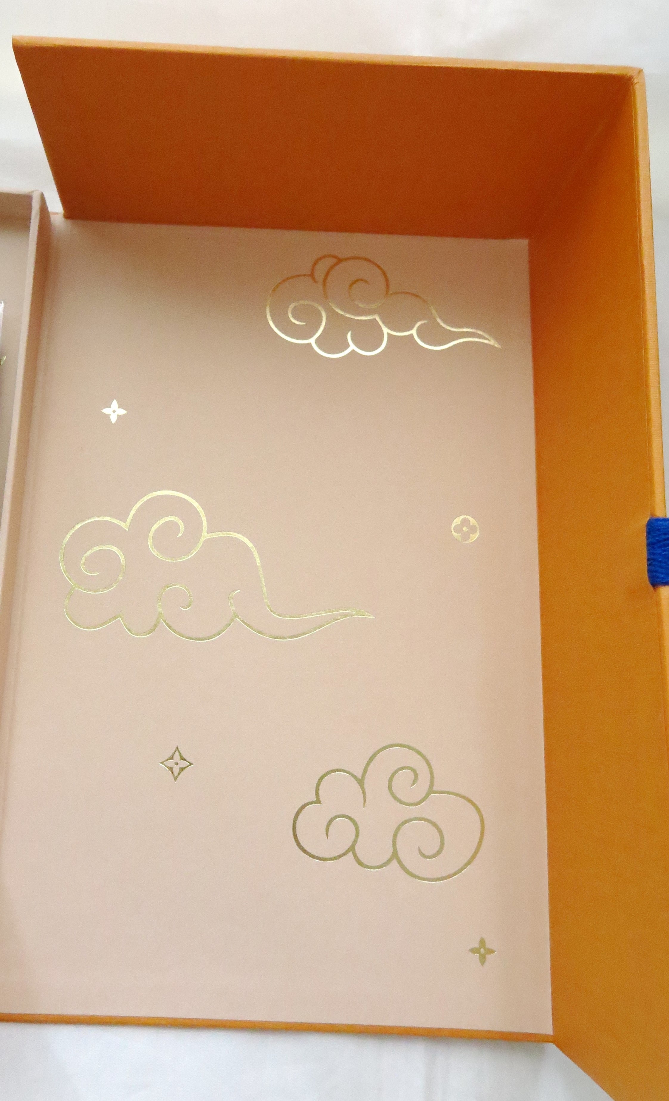 Louis Vuitton 2019 mid-autumn festival 3D paper cut monogram charm balloon box