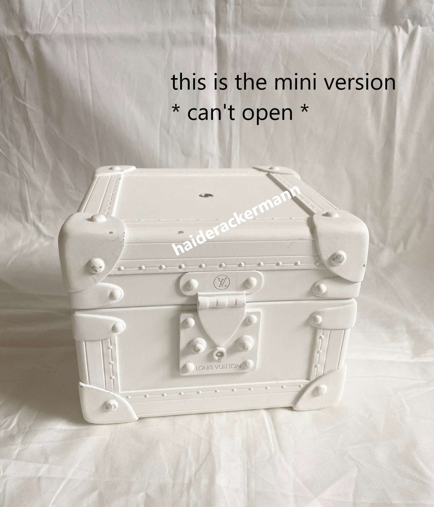 Louis Vuitton 2020 X'mas white mini trunk