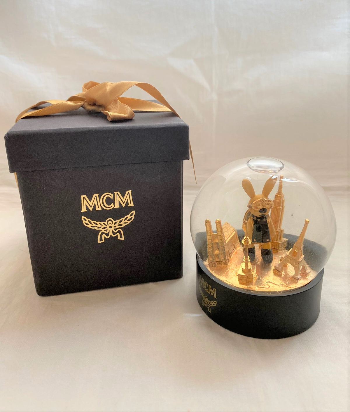 MCM 2016 Christmas rabbit snow globe
