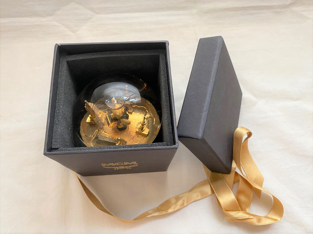 MCM 2016 Christmas rabbit snow globe