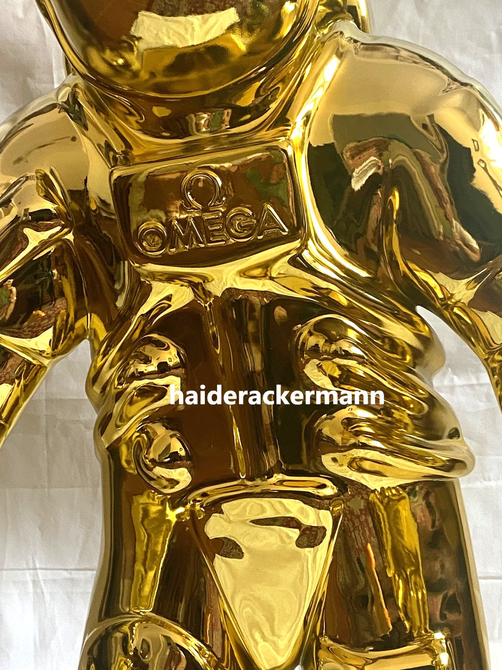 Omega 50th anniversary of Apollo 11 Moon Landing 70cm gold astronaut