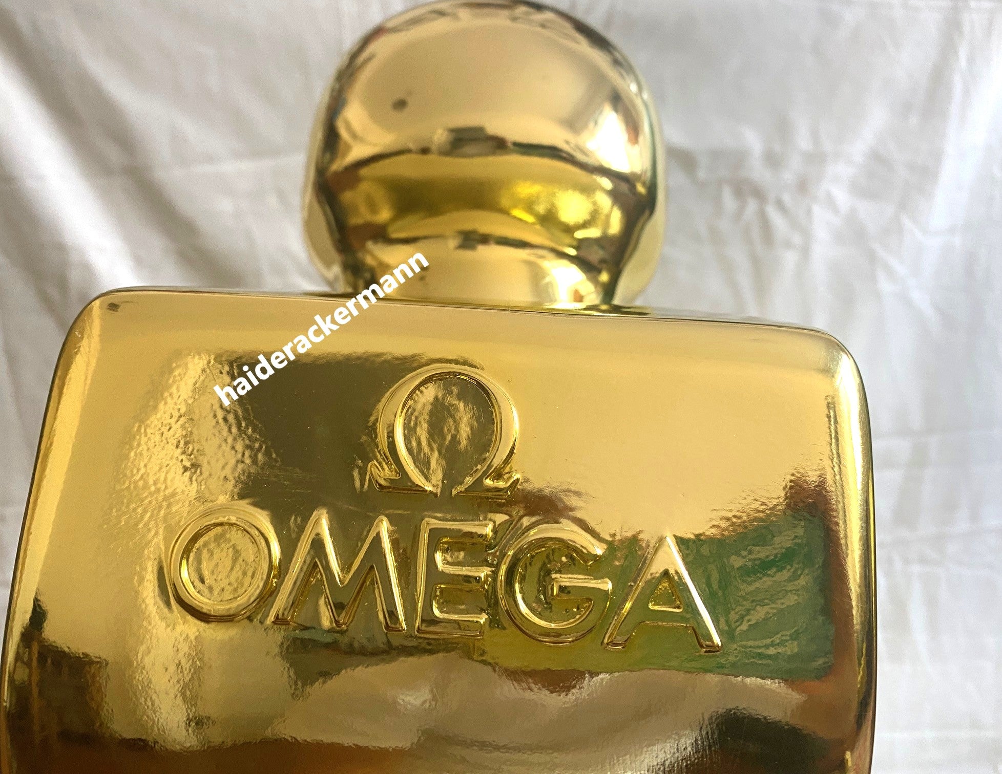 Omega 50th anniversary of Apollo 11 Moon Landing 70cm gold astronaut