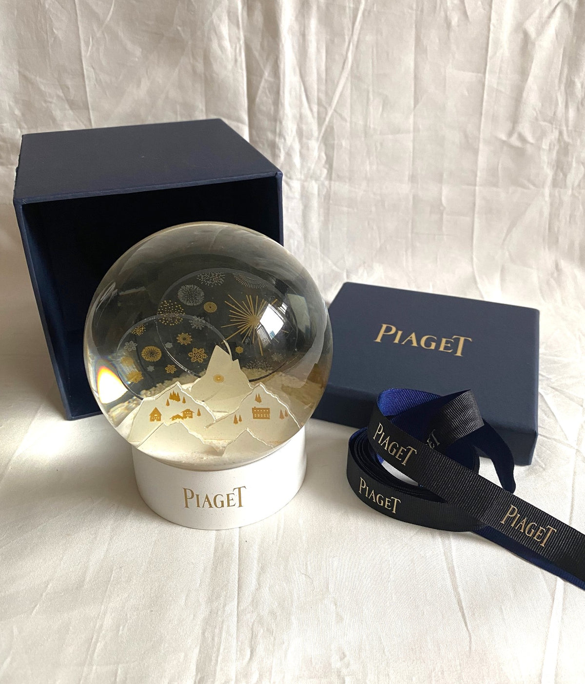 Piaget 2019 Christmas Swiss snow mountain snow globe