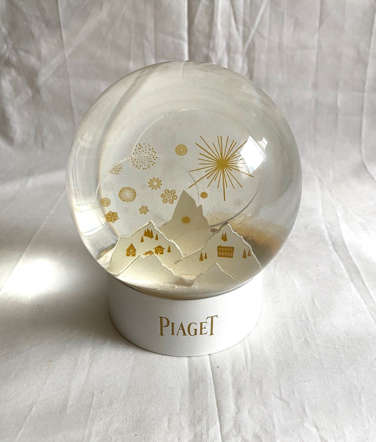 Piaget 2019 Christmas Swiss snow mountain snow globe