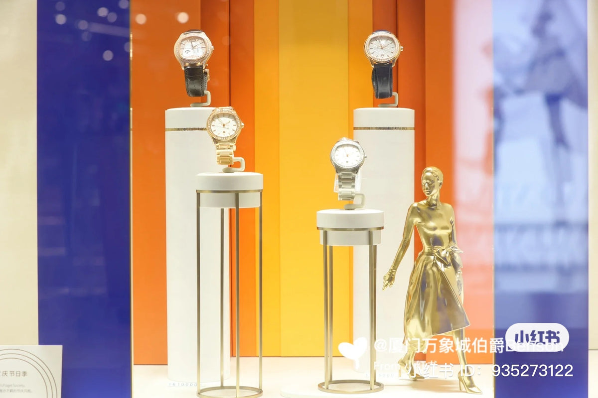 Piaget 2022 Christmas snow globe
