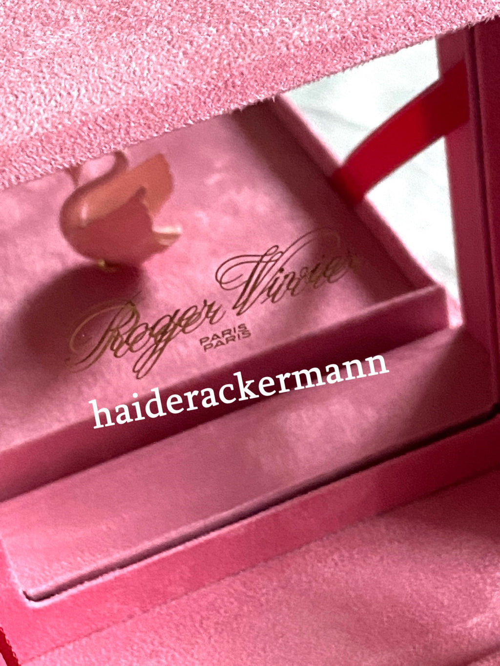 Roger Vivier 2022 Mid-Autumn festival swan music & jewelry box