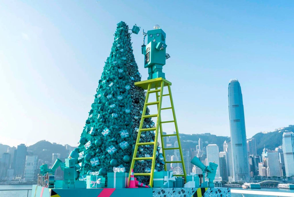 Tiffany & Co 2018 Christmas campaign giant 40 cm robot for window display