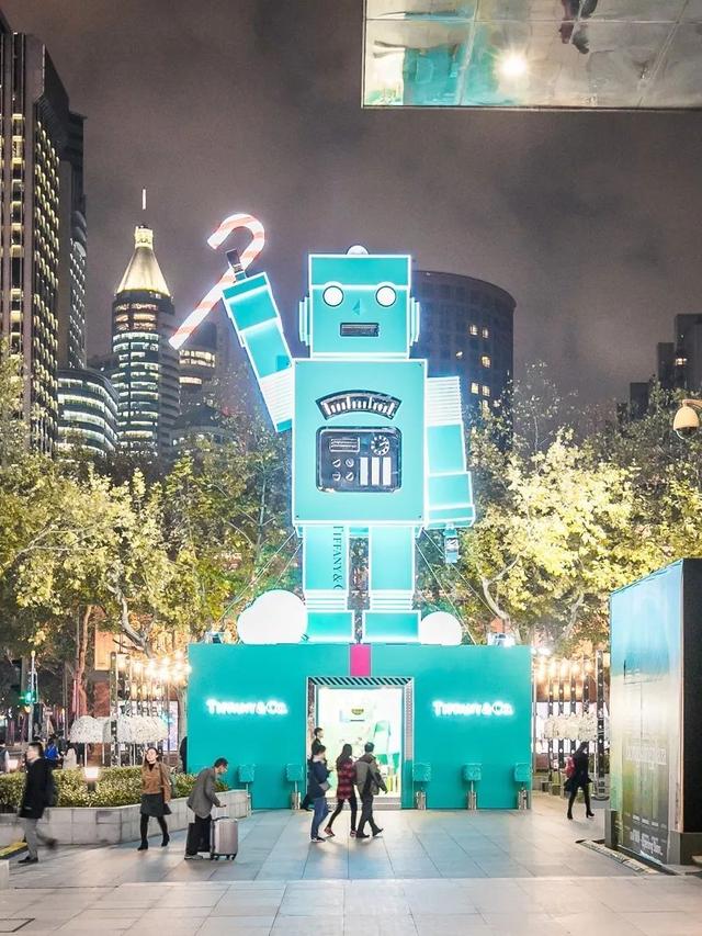 Tiffany & Co 2018 Christmas campaign giant 40 cm robot for window display