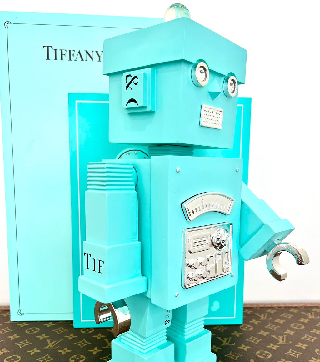 Tiffany & Co 2018 Christmas campaign giant 40 cm robot for window display