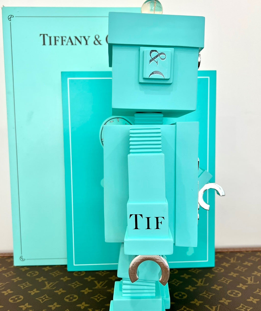 Tiffany & Co 2018 Christmas campaign giant 40 cm robot for window display