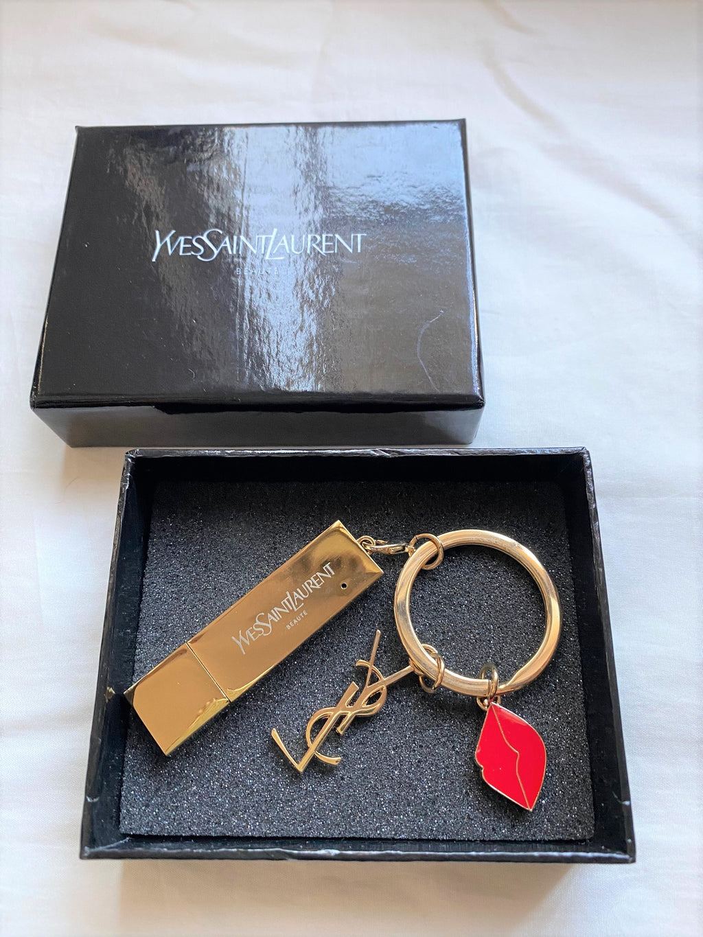 YSL Beaute 2021 Yves Saint Laurent 4GB usb keyring with lip charm