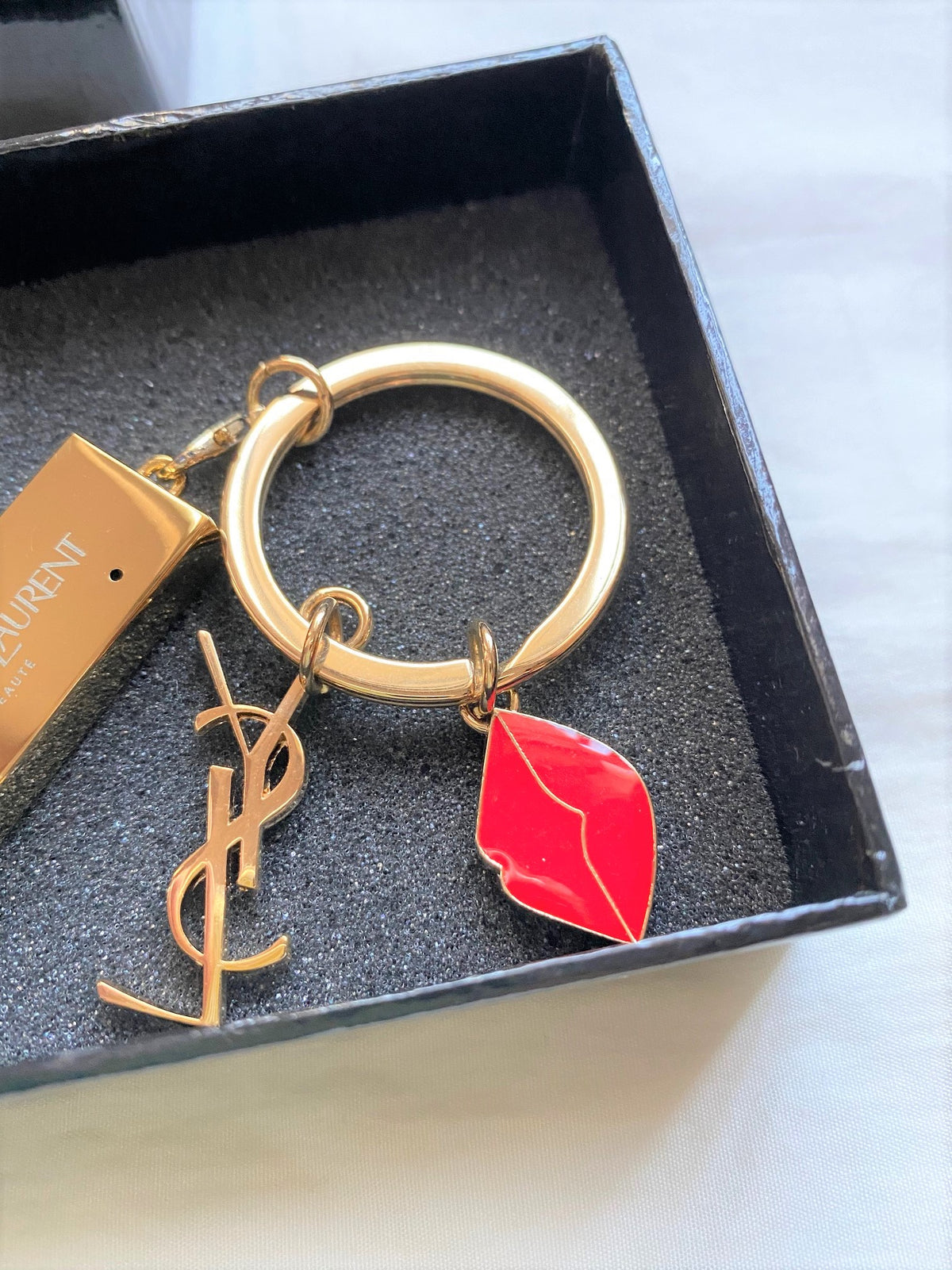 YSL Beaute 2021 Yves Saint Laurent 4GB usb keyring with lip charm
