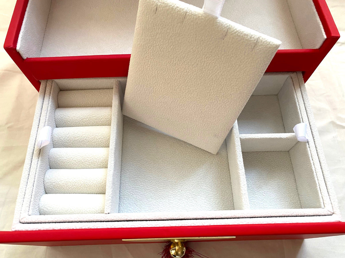 Boucheron 2022 Chinese New Year red packet & jewelry box