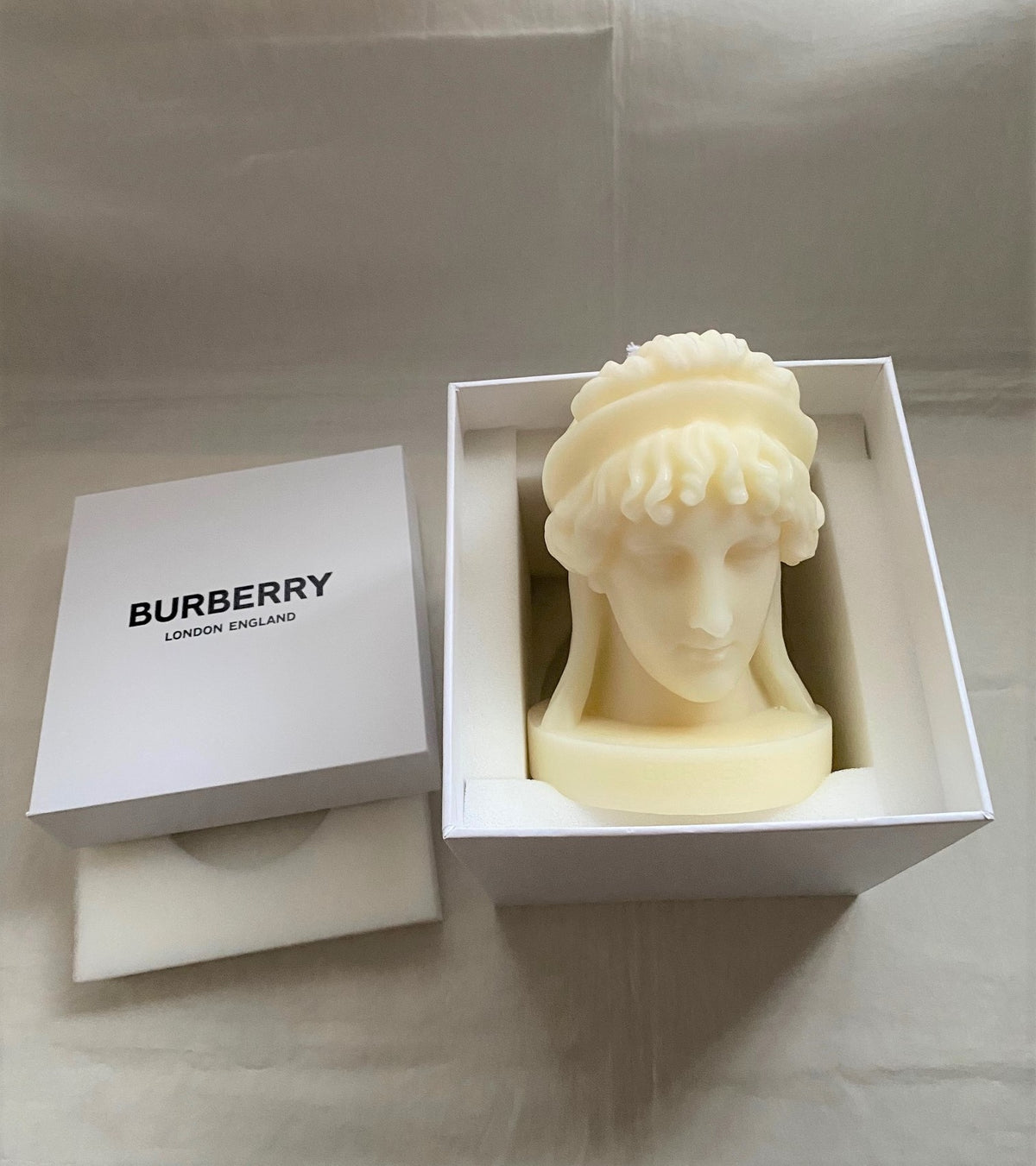 Burberry 2021 Olympia bag pop up event gift - roman sculpture candle