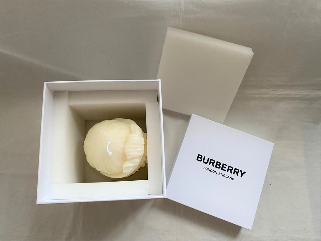 Burberry 2021 Olympia bag pop up event gift - roman sculpture candle