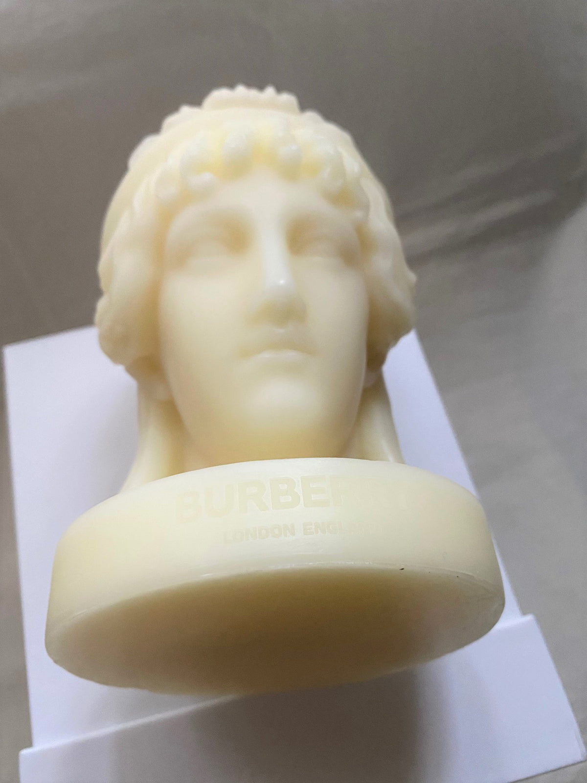 Burberry 2021 Olympia bag pop up event gift - roman sculpture candle